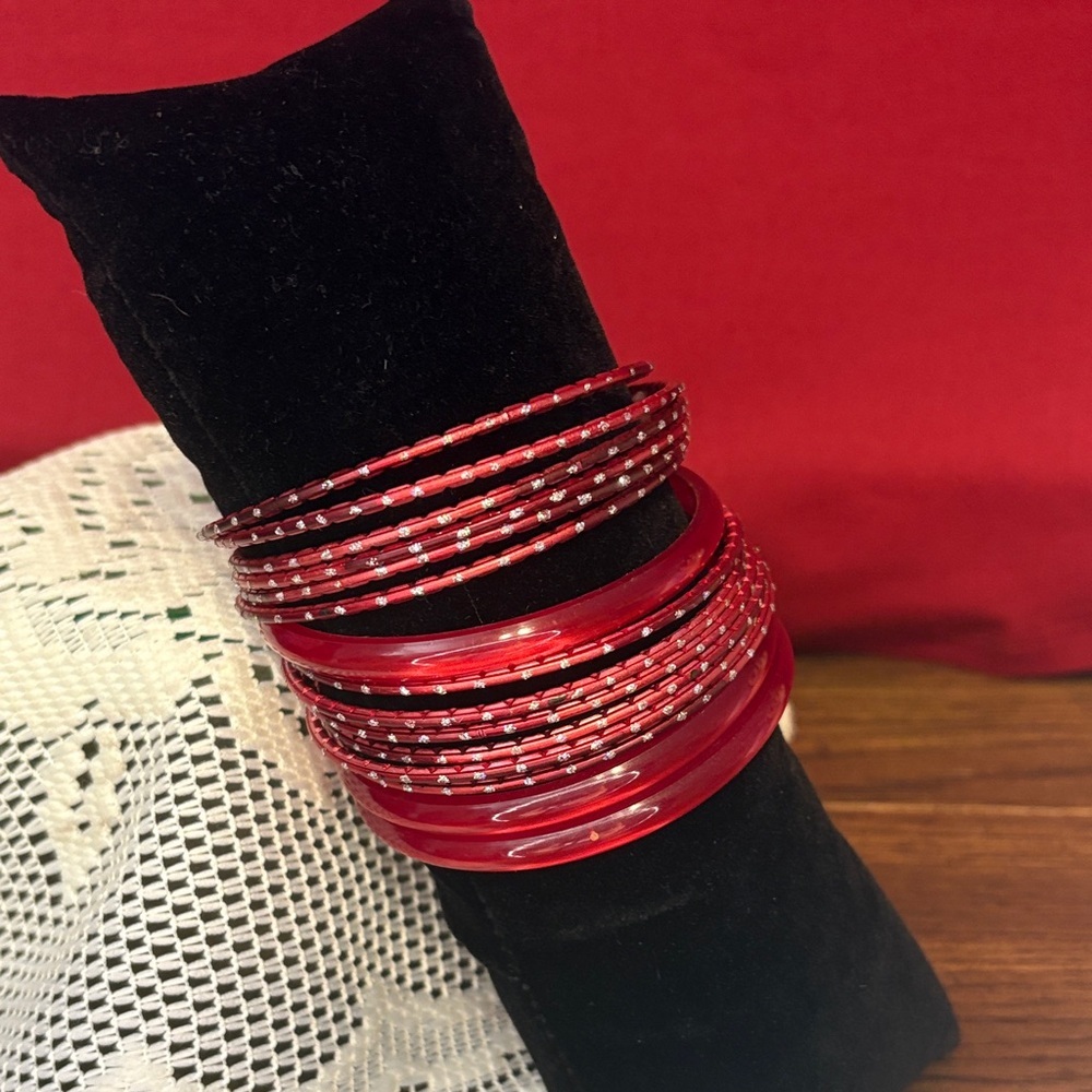 Chic Red Bangle Bracelet Set